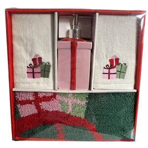 Merry Moments Holiday Bathroom Set 4pc Rug Towels Lotion Dispenser Christmas Dec